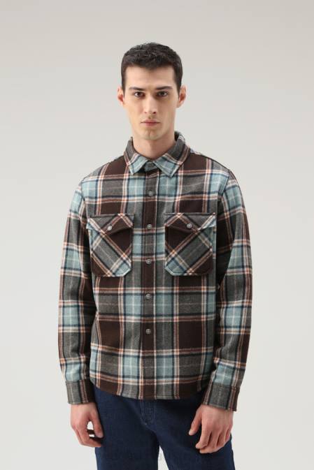 Woolrich Men Alaskan Check Overshirt in Recycled Italian Wool Blend Desert Check Clothing J026686