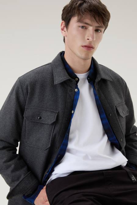 Woolrich Men Alaskan Padded Overshirt in Recycled Italian Wool Blend Charcoal Melange Clothing J026662