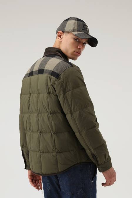 Woolrich Men Padded Heritage Terrain Overshirt in Taslan Nylon Dark Green Clothing J026642