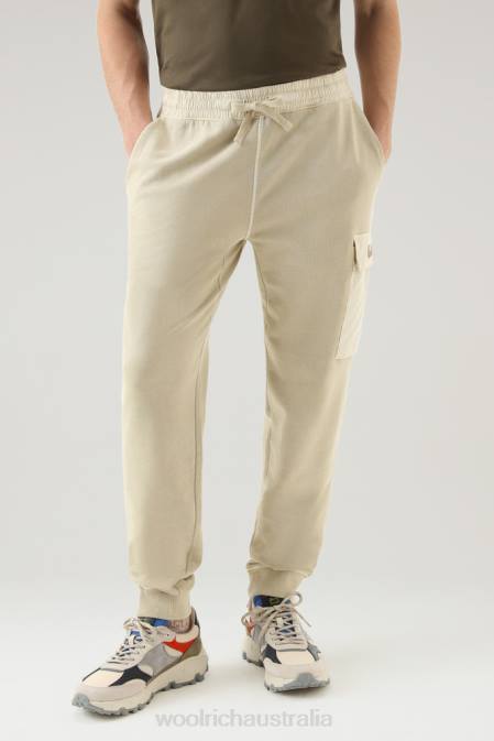 Woolrich Men Garment-Dyed Cargo Pants in Pure Cotton Beach Sand Clothing J026458