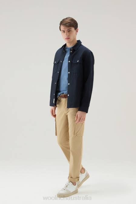 Woolrich Men Garment-Dyed Cargo Pants in Stretch Cotton Twill Beach Sand Clothing J026547