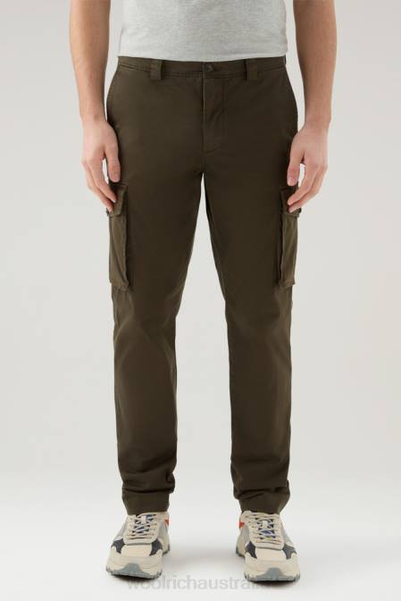 Woolrich Men Garment-Dyed Cargo Pants in Stretch Cotton Twill Dark Green Clothing J026586