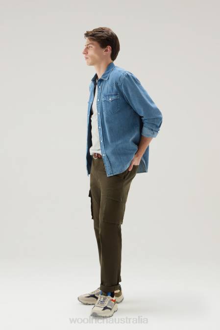 Woolrich Men Garment-Dyed Cargo Pants in Stretch Cotton Twill Dark Green Clothing J026586