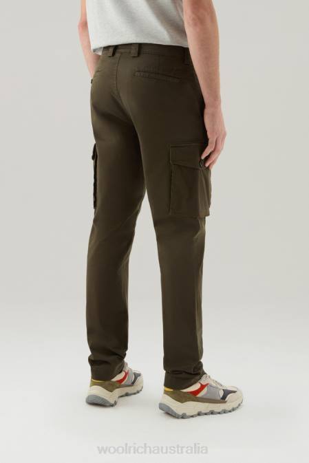 Woolrich Men Garment-Dyed Cargo Pants in Stretch Cotton Twill Dark Green Clothing J026586