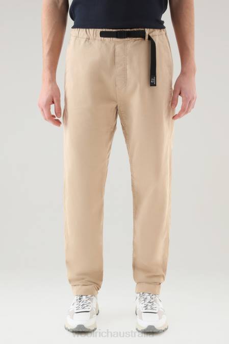 Woolrich Men Garment-Dyed Chino Pants in Stretch Cotton Beach Sand Clothing J026424