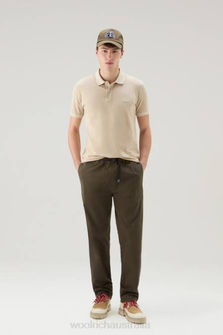 Woolrich Men Garment-Dyed Chino Pants in Stretch Cotton Dark Green Clothing J026573