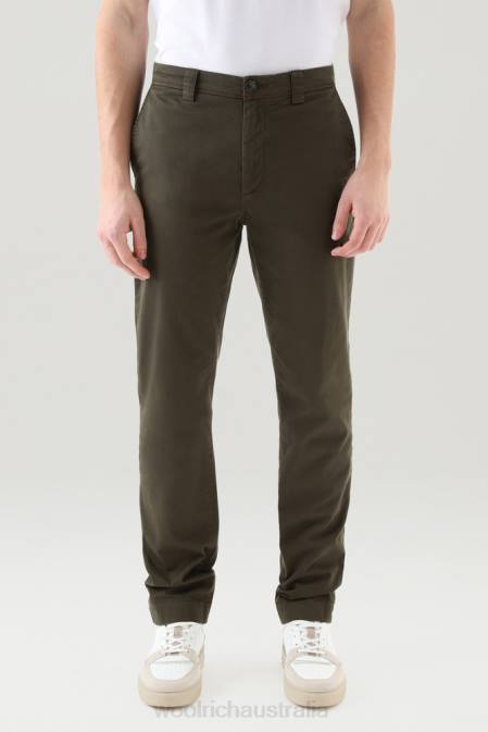 Woolrich Men Garment-Dyed Classic Chino Pant in Cotton Dark Green Clothing J026575