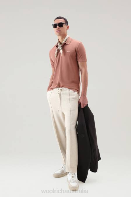 Woolrich Men Mackinack Polo in Garment-Dye Stretch Cotton Piquet Warm Brown Heather Clothing J026803