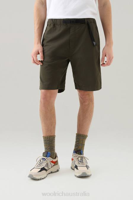 Woolrich Men Garment-Dyed Chino Shorts in Stretch Cotton Dark Green Clothing J026479