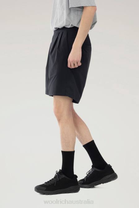 Woolrich Men High Aeration Shorts in Stretch Ripstop Black Clothing J026522