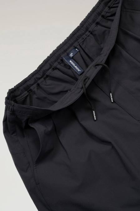 Woolrich Men High Aeration Shorts in Stretch Ripstop Black Clothing J026522
