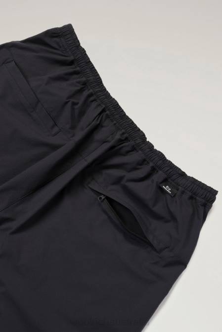 Woolrich Men High Aeration Shorts in Stretch Ripstop Black Clothing J026522