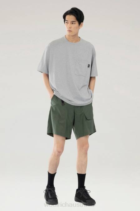 Woolrich Men Ranch Shorts in Recycled Nylon Green Clothing J026504