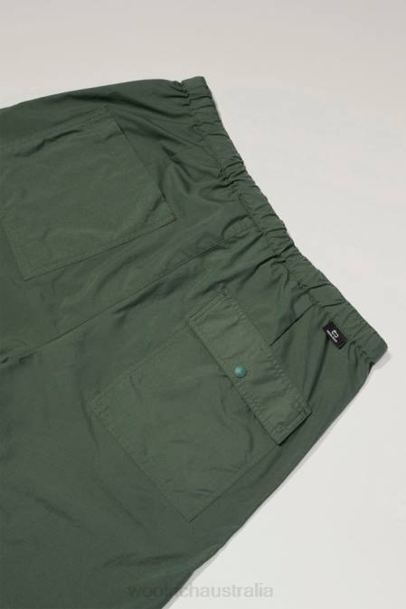 Woolrich Men Ranch Shorts in Recycled Nylon Green Clothing J026504