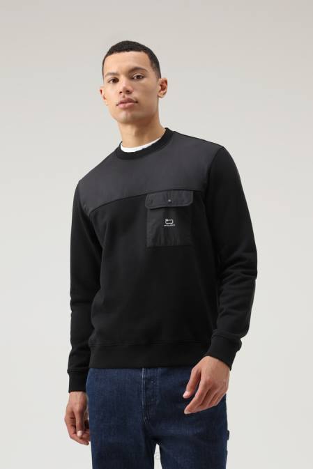 Woolrich Men Crewneck Sweatshirt in Cotton and Taslan Nylon Black Clothing J026690