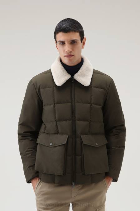 Woolrich Men Blizzard Duster Quilted Jacket in Eco Ramar Dark Green Clothing J026657