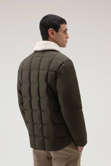 Woolrich Men Blizzard Duster Quilted Jacket in Eco Ramar Dark Green Clothing J026657