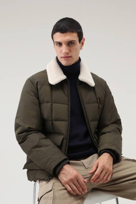 Woolrich Men Blizzard Duster Quilted Jacket in Eco Ramar Dark Green Clothing J026657