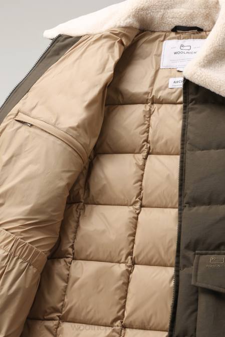 Woolrich Men Blizzard Duster Quilted Jacket in Eco Ramar Dark Green Clothing J026657