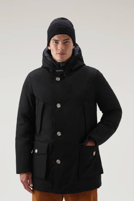 Woolrich Men Arctic Parka in Ramar Cloth Black Clothing J026816