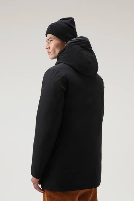 Woolrich Men Arctic Parka in Ramar Cloth Black Clothing J026816