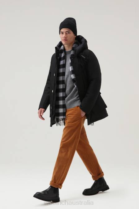Woolrich Men Arctic Parka in Ramar Cloth Black Clothing J026816