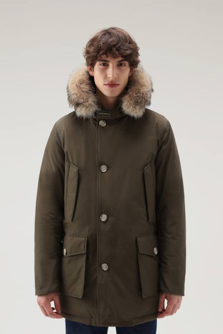 Woolrich Men Arctic Parka in Ramar Cloth with Detachable Fur Trim Dark Green Clothing J026844