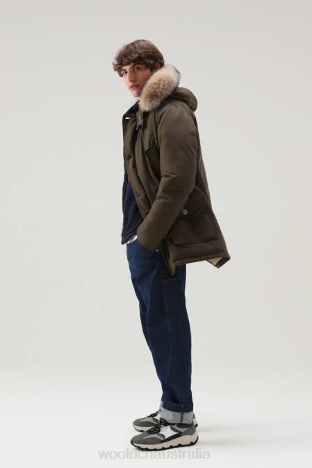 Woolrich Men Arctic Parka in Ramar Cloth with Detachable Fur Trim Dark Green Clothing J026844