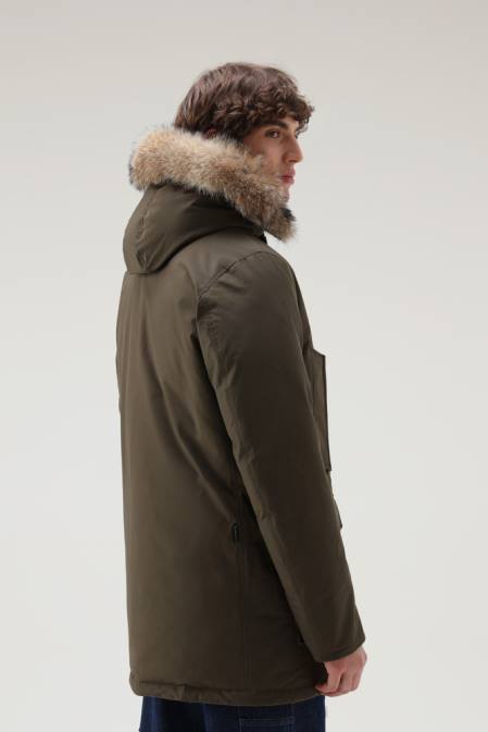 Woolrich Men Arctic Parka in Ramar Cloth with Detachable Fur Trim Dark Green Clothing J026844