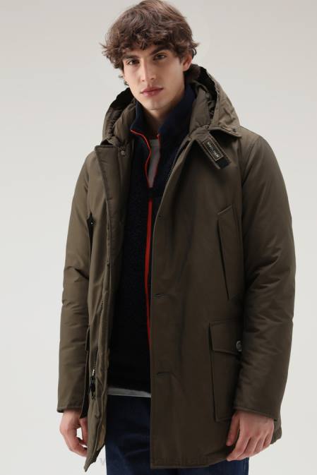 Woolrich Men Arctic Parka in Ramar Cloth with Detachable Fur Trim Dark Green Clothing J026844