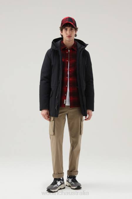 Woolrich Men Arctic Parka in Stretch Nylon Black Clothing J026818