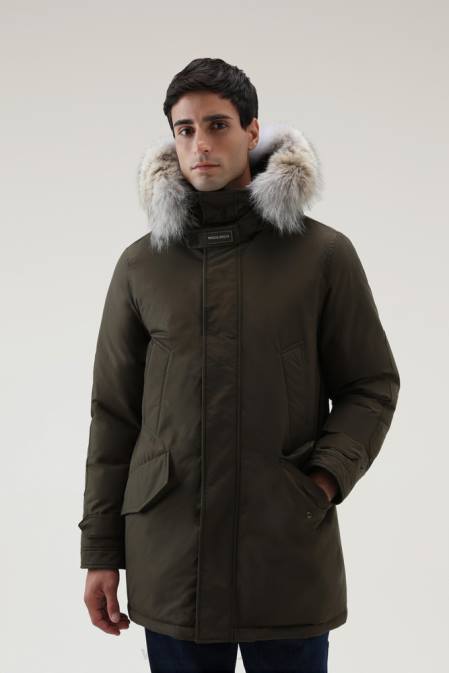 Woolrich Men Polar Parka in Ramar Cloth with High Collar and Fur Trim Dark Green Clothing J026848