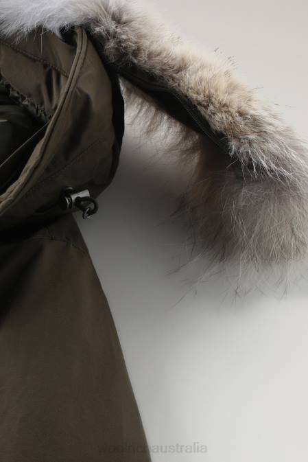 Woolrich Men Polar Parka in Ramar Cloth with High Collar and Fur Trim Dark Green Clothing J026848