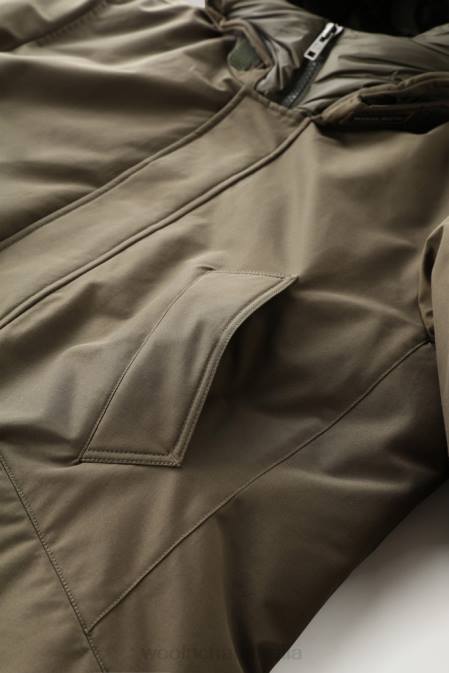 Woolrich Men Polar Parka with High Collar Dark Green Clothing J026820