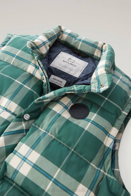 Woolrich Men Aleutian Check Printed Quilted Vest in Pure Cotton Evergreen Check Clothing J026460