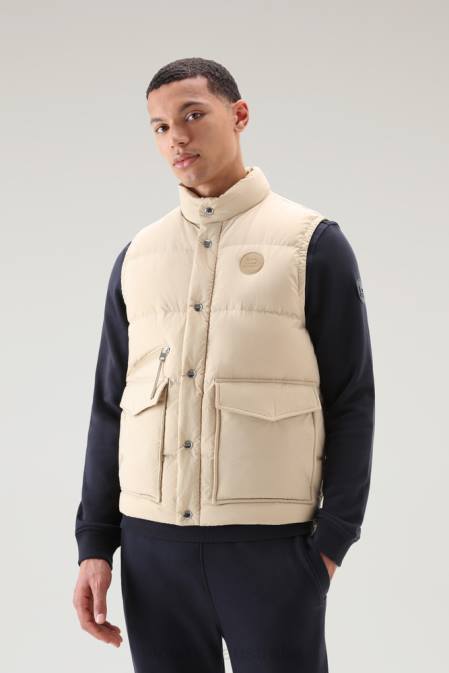 Woolrich Men Aleutian Quilted Vest in recycled Eco Taslan Nylon Beach Sand Clothing J026551