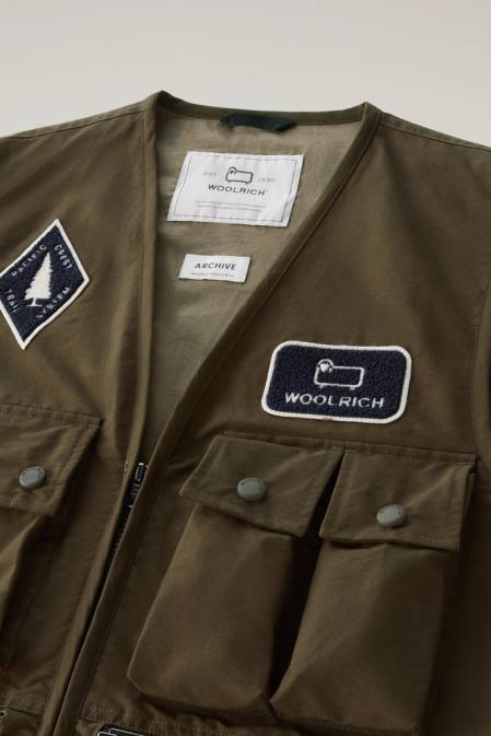 Woolrich Men Trails Vest in Light Eco Ramar Dark Green Clothing J026463