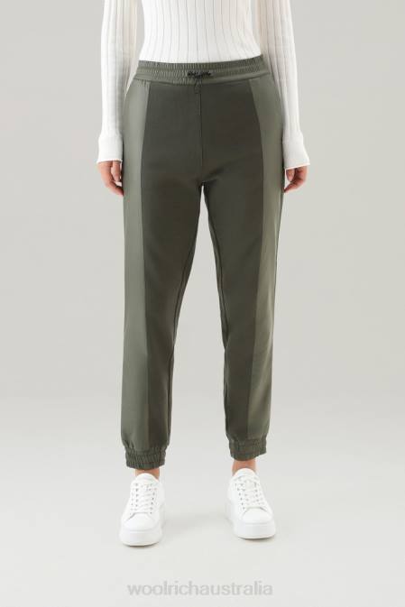 Woolrich Women Jogger Pants in Pure Cotton and Ripstop nylon Dark Green Clothing J02642
