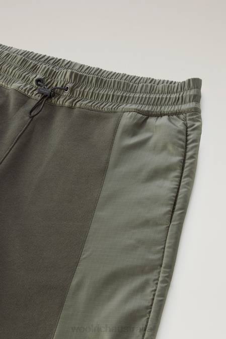 Woolrich Women Jogger Pants in Pure Cotton and Ripstop nylon Dark Green Clothing J02642