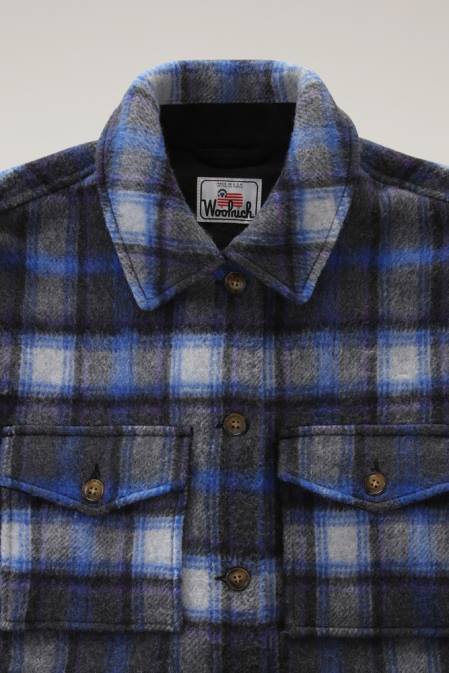 Woolrich Women Pemberton Check Overshirt in Wool Blend Flannel Azure Check Clothing J026277