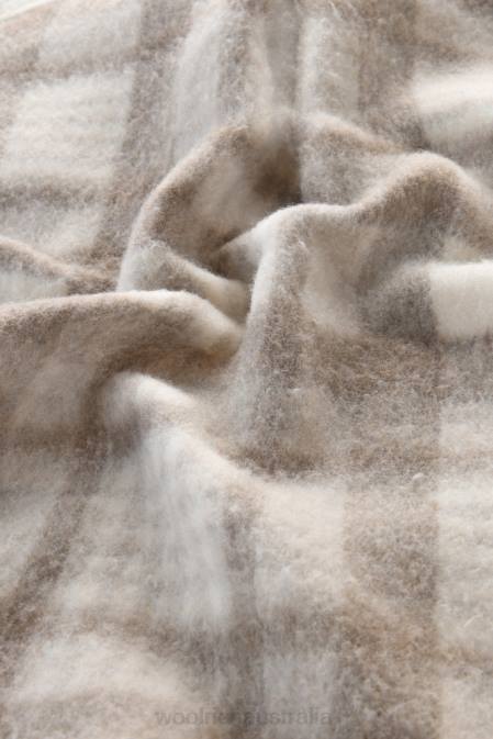 Woolrich Women Pemberton Check Overshirt in Wool Blend Flannel Natural Check Clothing J026316