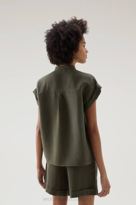 Woolrich Women Short-sleeved Shirt in Linen Blend Dark Green Clothing J026199