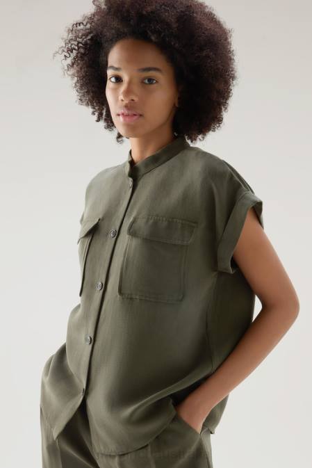 Woolrich Women Short-sleeved Shirt in Linen Blend Dark Green Clothing J026199