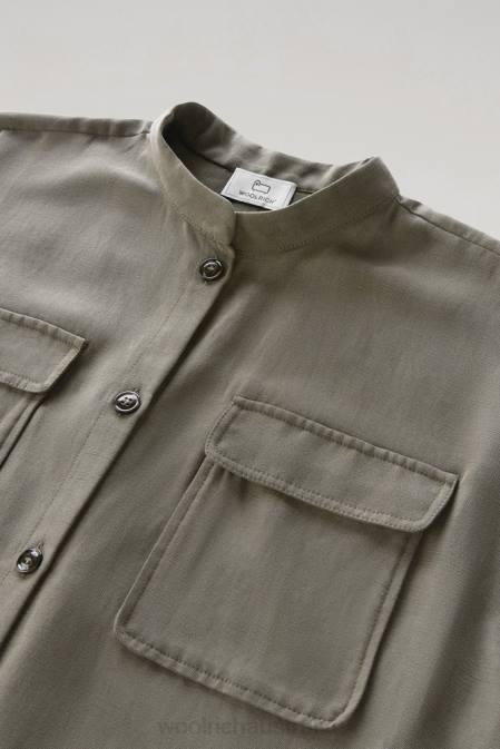 Woolrich Women Short-sleeved Shirt in Linen Blend Dark Green Clothing J026199