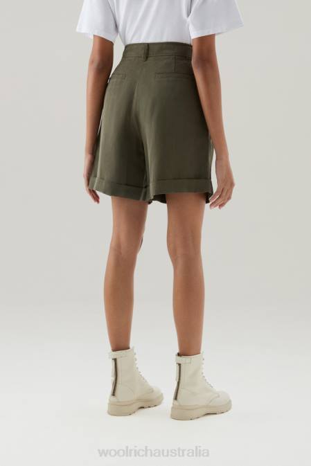 Woolrich Women Shorts in Linen Blend with Pockets Dark Green Clothing J02623