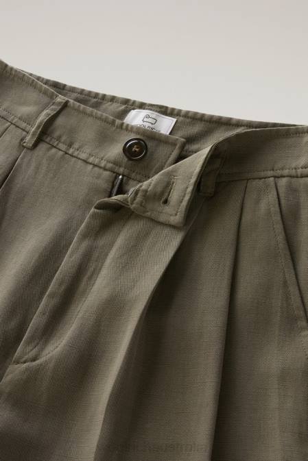 Woolrich Women Shorts in Linen Blend with Pockets Dark Green Clothing J02623