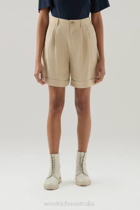Woolrich Women Shorts in Linen Blend with Pockets Feather Beige Clothing J026162