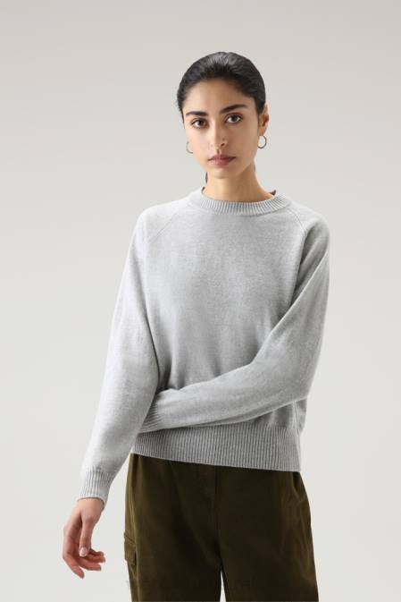 Woolrich Women Cashmere and Wool Blend Crewneck Sweater Pearl Grey Clothing J026240