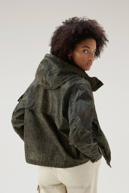 Woolrich Women Camo Jacket with Foldable Hood Dark Green Camou Clothing J02698