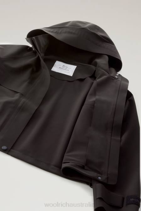 Woolrich Women Tech Commuting Short Hooded Jacket in Stretch Nylon Black Clothing J02616